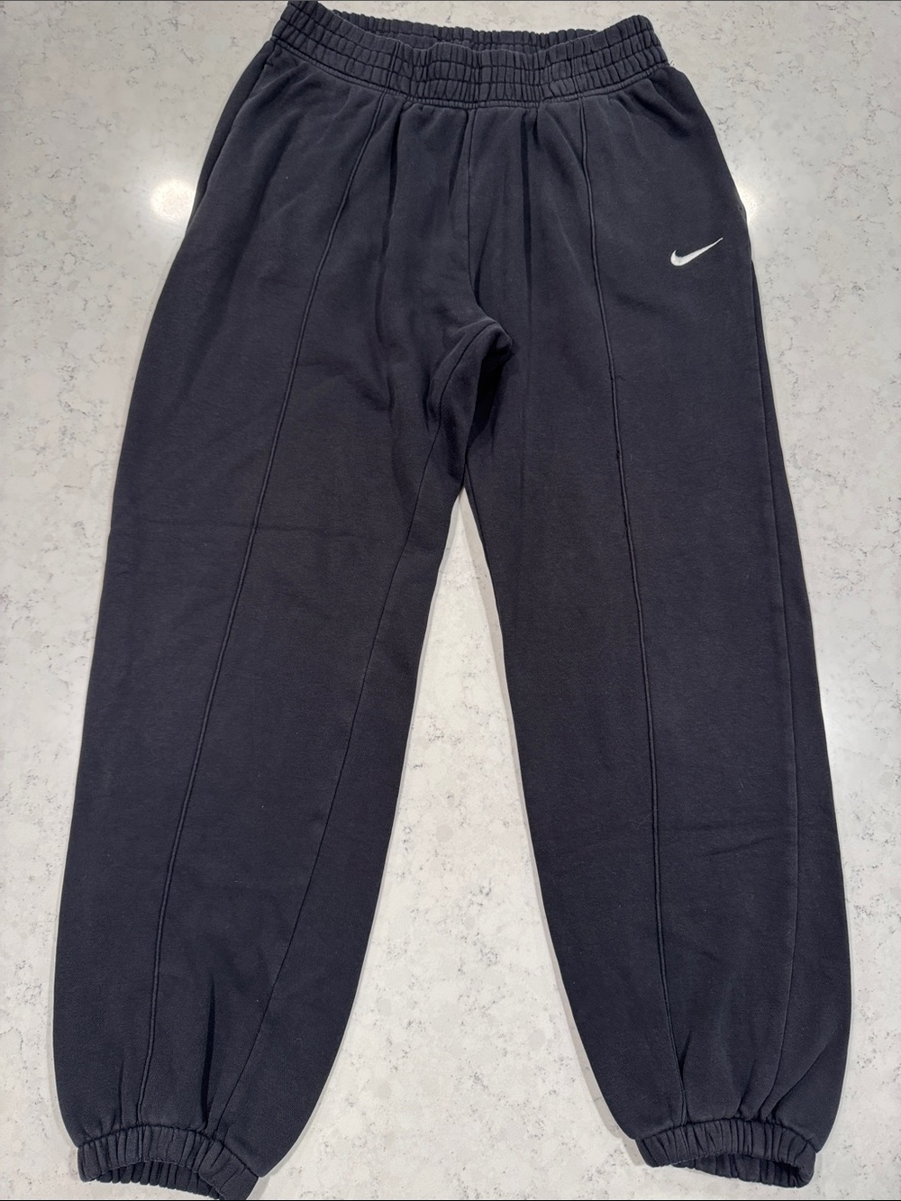 Nike Women’s Medium Black Sweatpants Cuffed Bottoms Pockets Front Seam Casual
